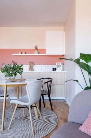 Dining - TurnKey | Letna Park Apartment I – Premium Terrace (Praha 7)