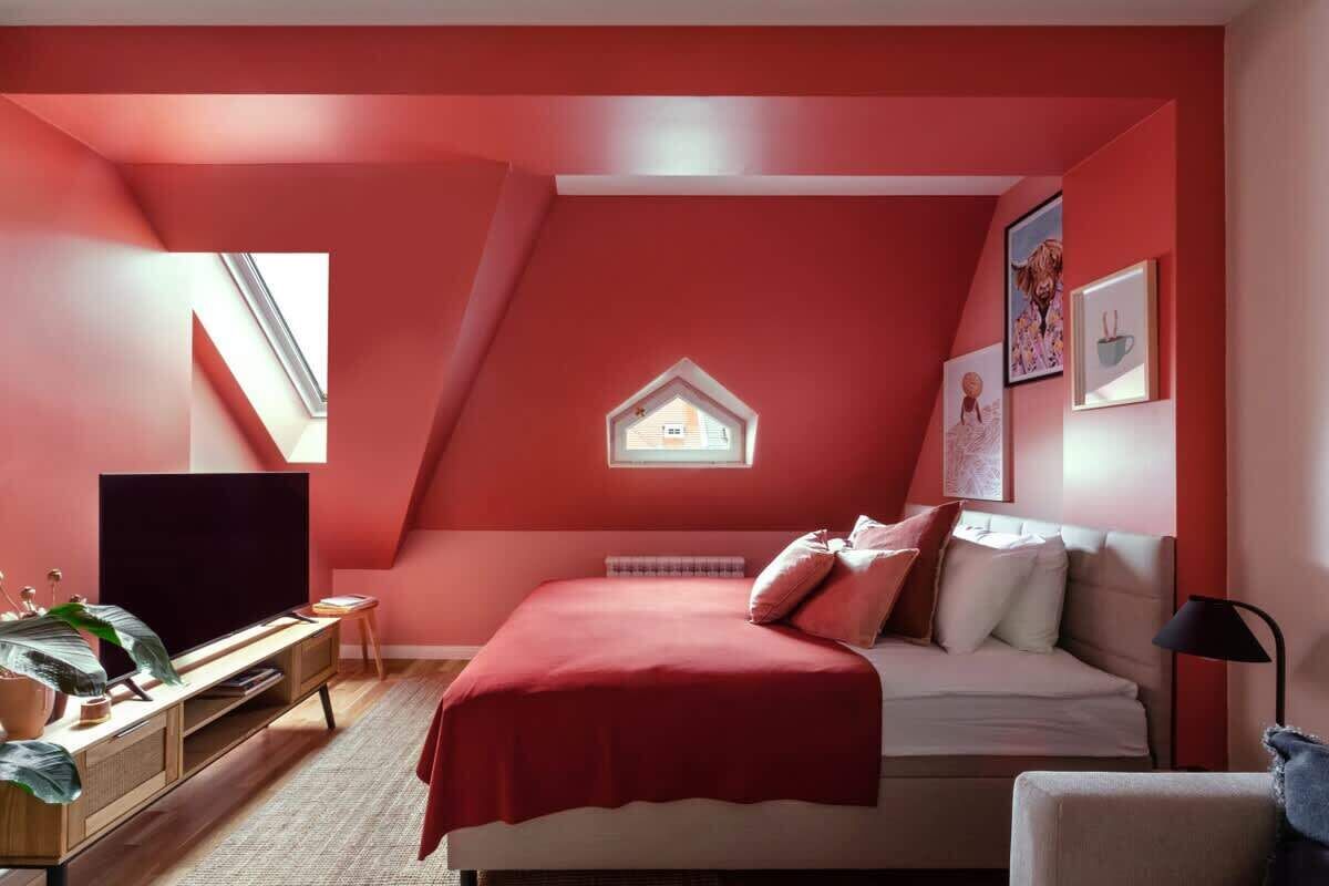 1 habitación, tabla de planchar con plancha, cuna de viaje y wifi 