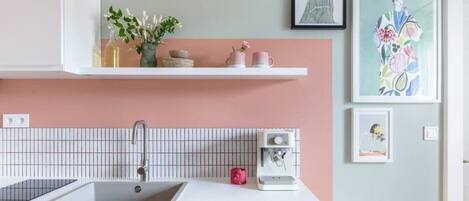 Fridge, stovetop, coffee/tea maker, electric kettle