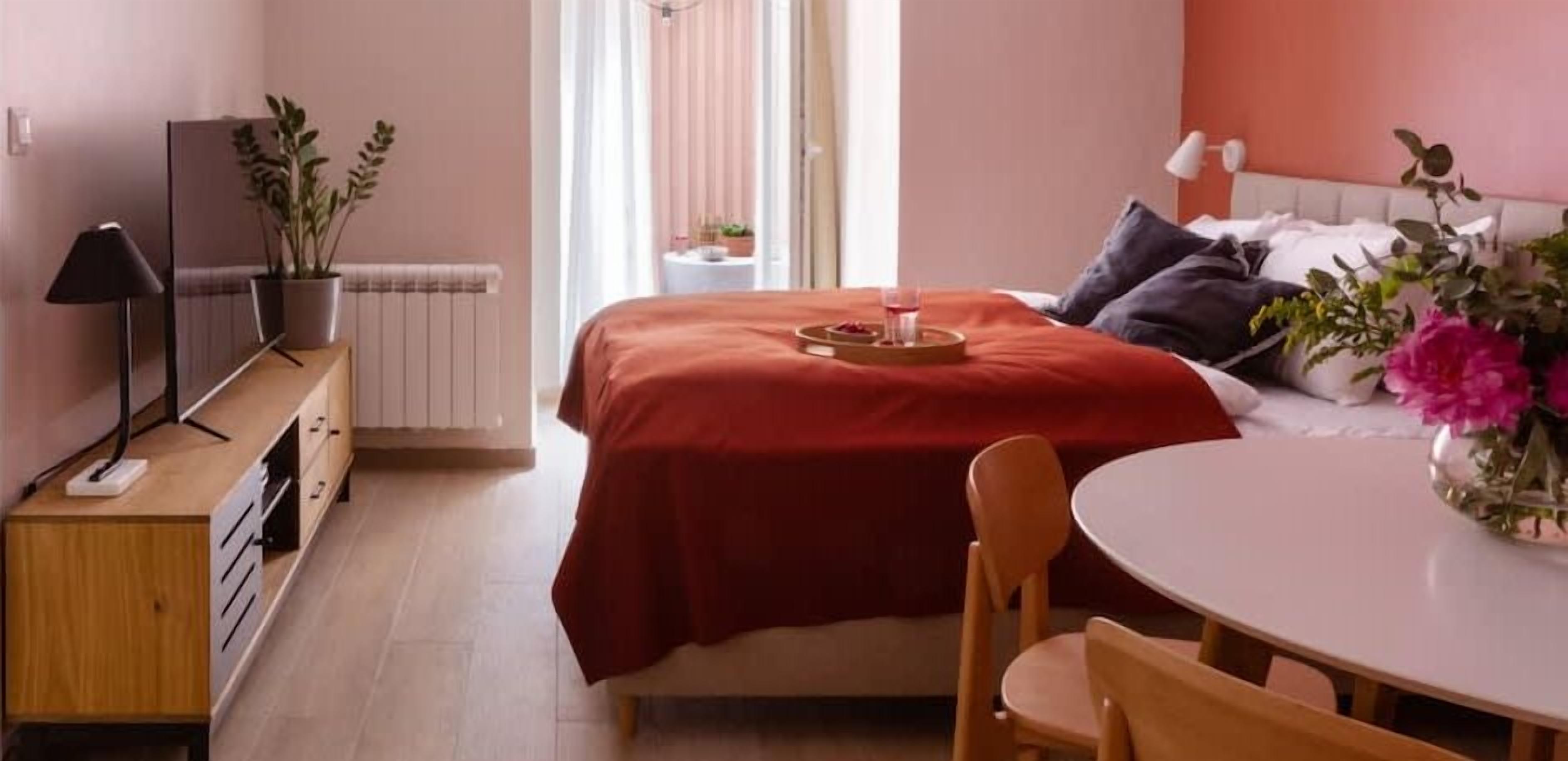 2 habitaciones, tabla de planchar con plancha, cuna de viaje y wifi 