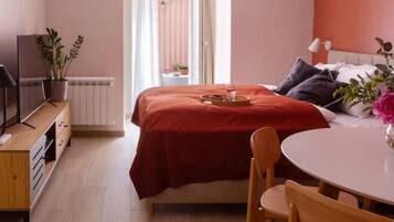 2 habitaciones, tabla de planchar con plancha, cuna de viaje y wifi