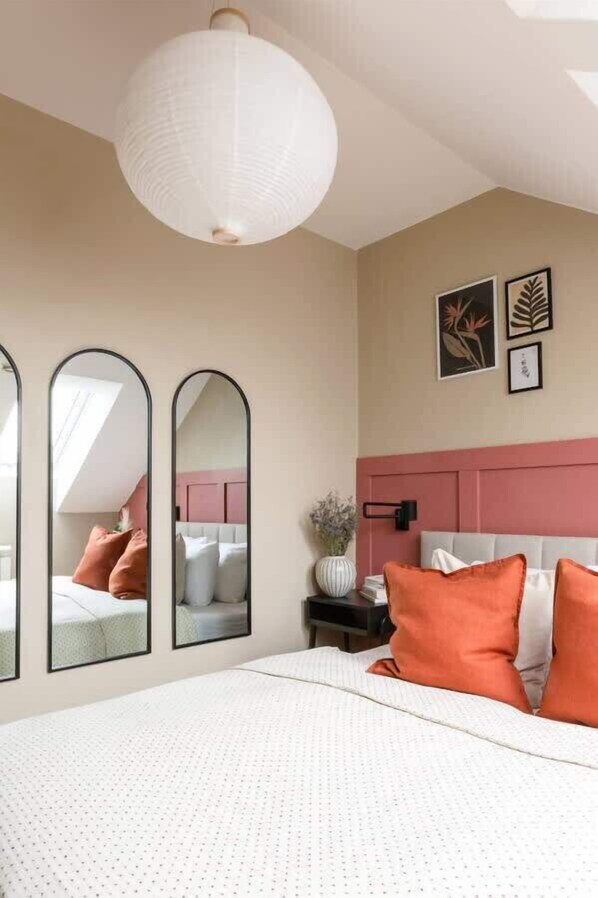 2 bedrooms, iron/ironing board, travel cot, WiFi