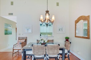 Dining - Harbour Oaks 312 - 2Br/2Ba condo near Village (St. Simons Island)