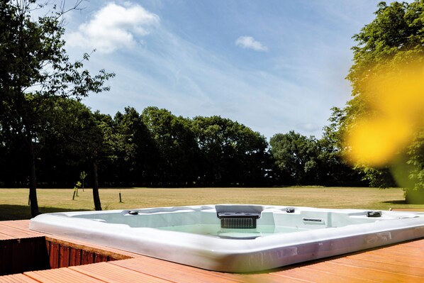 Presidentiële bungalow, bubbelbad, aan tuin | Terras