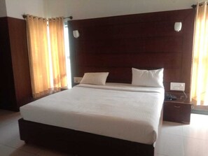 Unika möbler, skrivbord och sängkläder