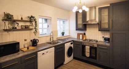 Gorgeous 3 Bed Central Modern Parking King Bed