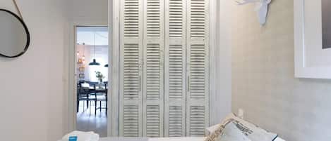 2 habitaciones, tabla de planchar con plancha, wifi y ropa de cama