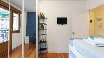 2 slaapkamers, een strijkplank/strijkijzer, wifi, beddengoed