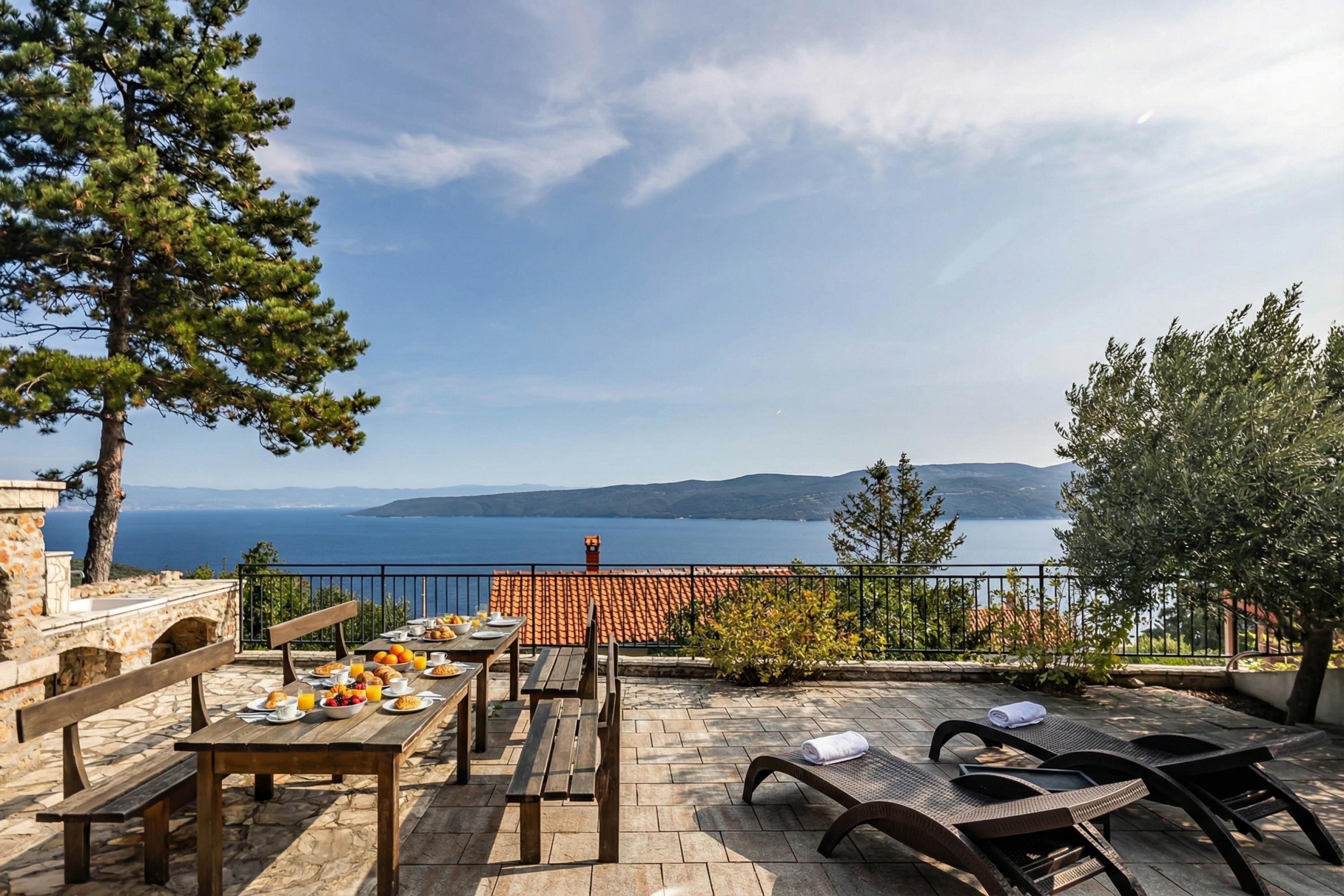 Family Apartment, Multiple Bedrooms (Seaview House Helena - Apartment 2) | Outdoor dining