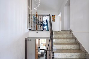 Apartamento família, vários quartos (Seaview House Helena - Apartment 1) | Escadaria