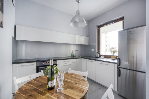 Refrigerador con freezer, horno, placa de cocina, lavavajillas