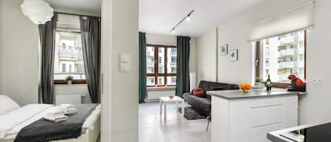 Deluxe Apartment | Hypo-allergenic bedding, individually decorated, individually furnished