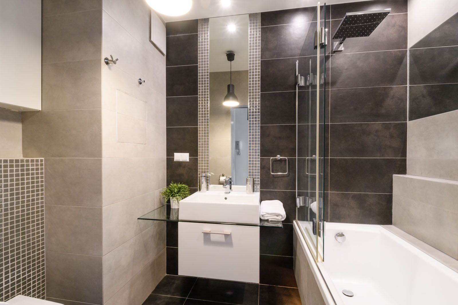 Apartamento premium | Banheiro | Secador de cabelo, toalhas de banho, sabonete, papel higiênico