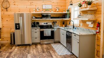 雪櫃、微波爐、焗爐、爐具