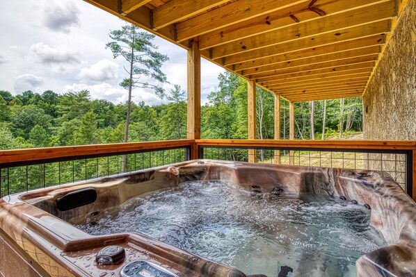 Outdoor spa tub