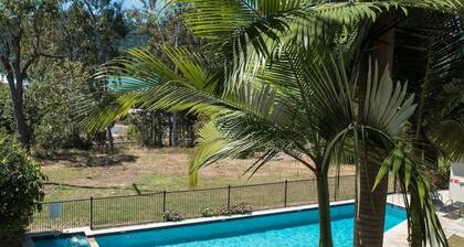2 bedroom unit with a pool, spa and just a short walk to Airlie Beach