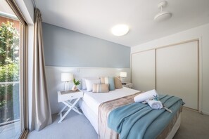 2 bedrooms, free WiFi, bed sheets - 2-Bedroom Airlie Beach Retreat | Pool, Spa & Stunning Port of Airlie Views (Airlie Beach)