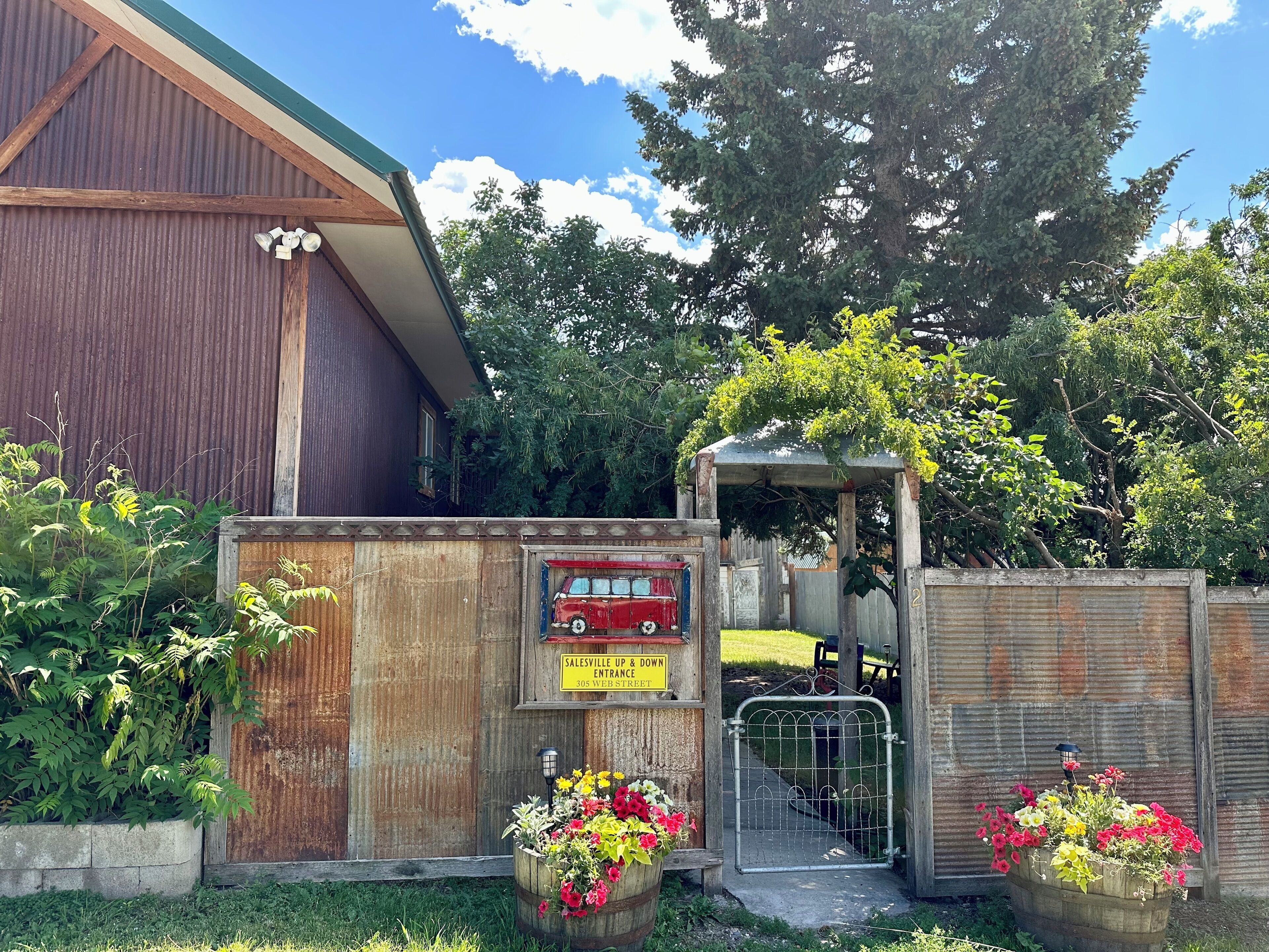 Salesville Down -Sweet and Cozy 1 bedroom duplex located in Gallatin Gateway!