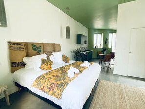 Romantisch appartement | Pillowtop-bedden, een kluis op de kamer, individueel gedecoreerd