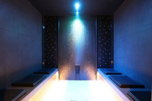Sauna, steam room