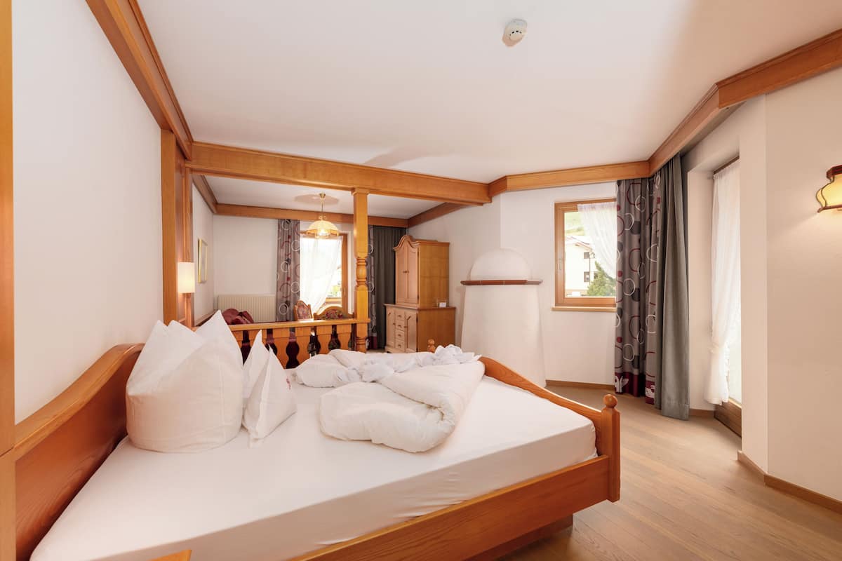 Family Room | 1 bedroom, cots/infant beds, free WiFi, bed sheets