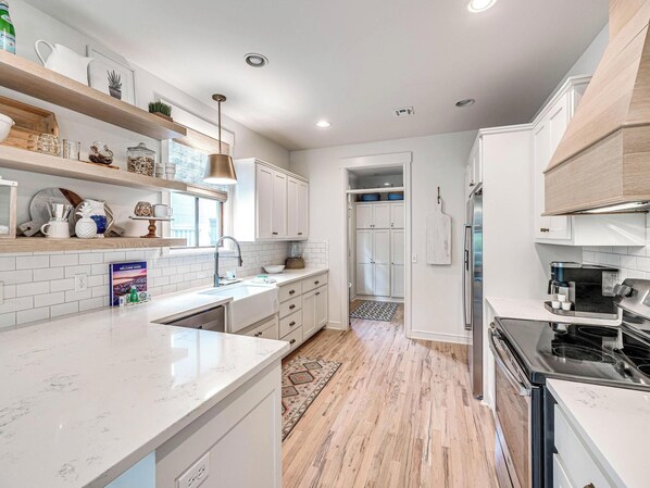 Kühlschrank, Mikrowelle, Geschirrspüler