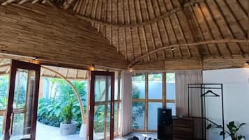1 bedroom, in-room safe, free WiFi, bed sheets