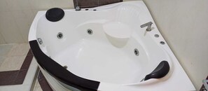 Dusche, Bidet, Handtücher, Seife