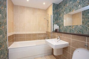 Baignoire, serviettes fournies