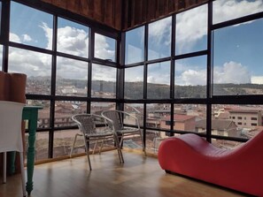 Premium bedding, down comforters, Select Comfort beds, in-room safe - The Rooftop Hostel (Cusco)