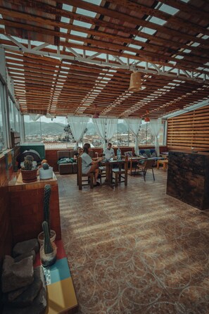 Terrace/patio - The Rooftop Hostel  (Cusco)