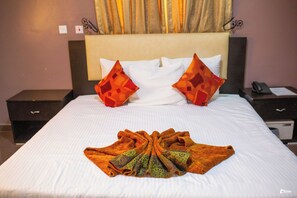 Deluxe Studio, 1 Single Bed | Frette Italian sheets, premium bedding, in-room safe, laptop workspace - Suru Express Plus GRA Ikeja (Lagos)