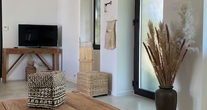 Maison de Bourg au Calme Terrasse Donnant sur un Petit Jardin