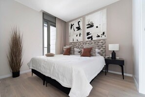 2 habitaciones, tabla de planchar con plancha, cuna de viaje y wifi 