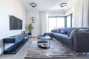 TV, offices - Stylish 2 Bedroom In City Center (Jerusalem)