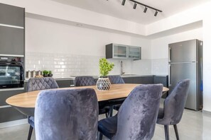 Dining - Stylish 2 Bedroom In City Center (Jerusalem)