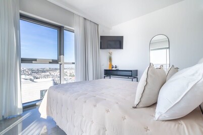 Stylish 2 Bedroom In City Center