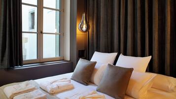 Hypo-allergenic bedding, soundproofing, free WiFi, bed sheets