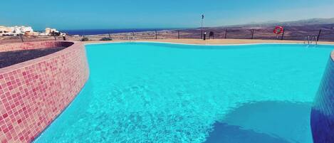 حمّام سباحة خارجي