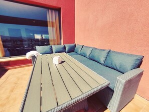 屋外ダイニングエリア