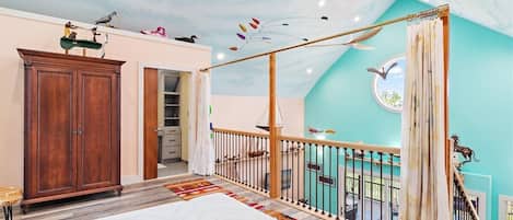 3 bedrooms, free WiFi, bed sheets, wheelchair access