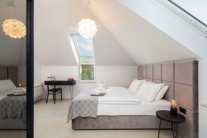 5 bedrooms, iron/ironing board, WiFi, bed sheets