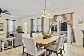 House, 6 Bedrooms | In-room dining - 6 Beautiful Bedrooms 6 Baths Pool & Spa 6 Home by RedAwning (Davenport)