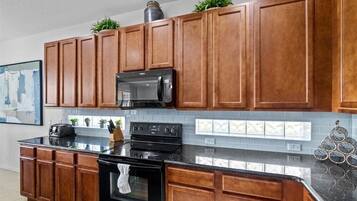 Microwave dan mesin pencuci piring
