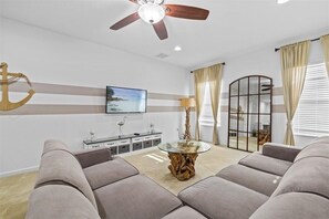 House, Multiple Bedrooms | Living area
