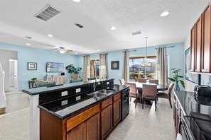 Ferienhaus, Mehrere Schlafzimmer | Eigene Küche | Mikrowelle, Geschirrspüler