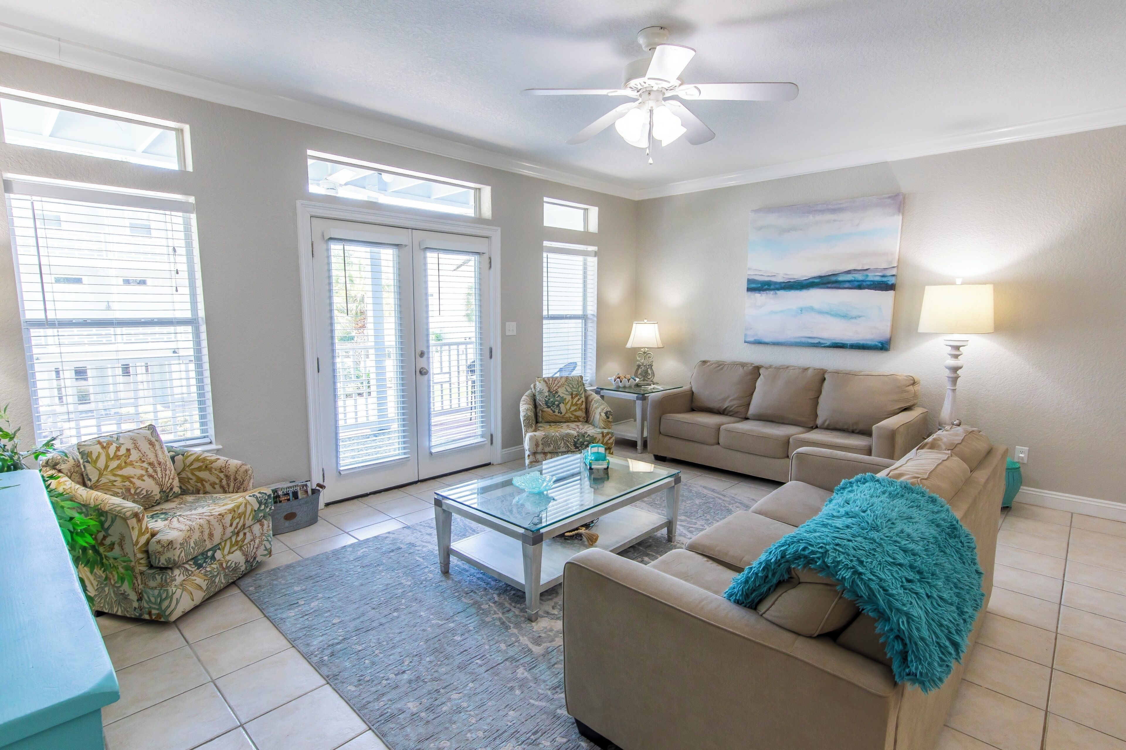 Townhome, Lakefront, Pool, Close to Beach Access 