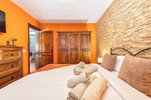 3 soverom, skrivebord, strykejern/-brett og wi-fi