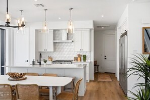 Ferienhaus, 5 Schlafzimmer | Eigene Küche | Kühlschrank, Ofen, Wasserkocher mit Kaffee-/Teezubehör, Wasserkocher