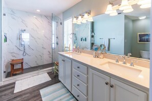 Shower, towels - Lake View, Community Pool, Short Walk to Beach Access (Santa Rosa Beach)